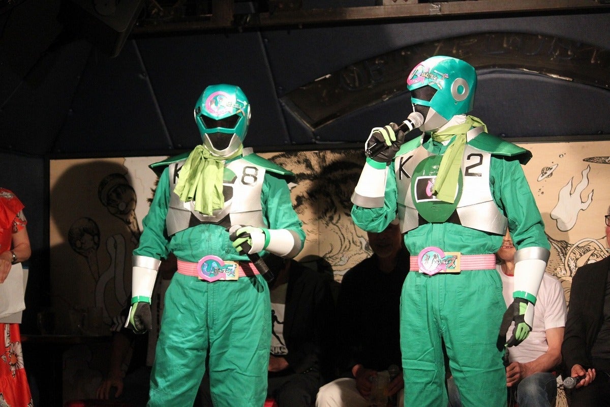 O grupo Iindayo Greendayo's no palco do Kanreki-sai 19