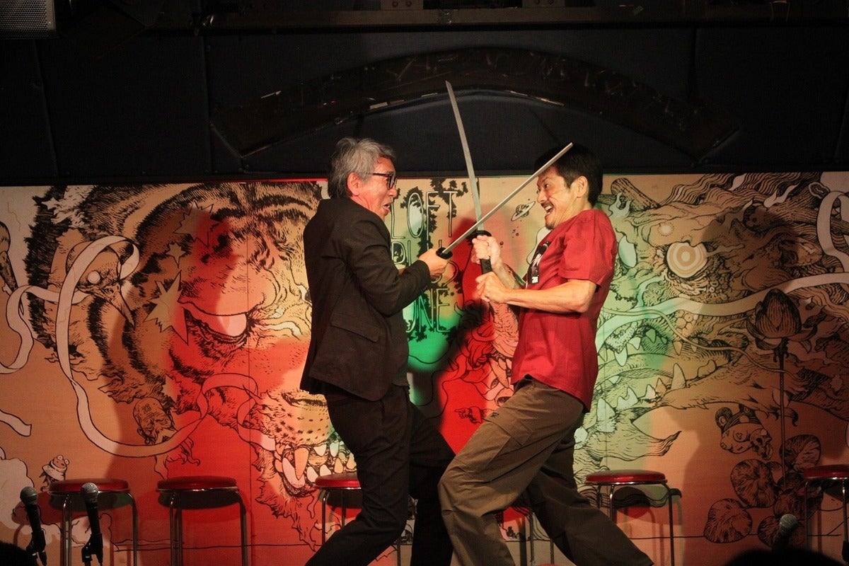Duelo de espadas em homenagem a Kenji Ohba no palco do Kanreki-sai 19