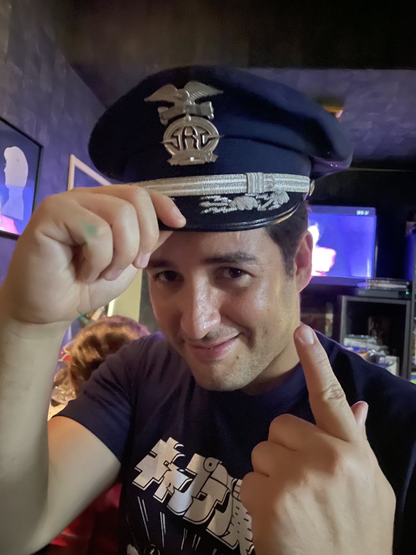 Silvio Dória wearing Commander Masaki's cap from Winspector at Bar HERO III in Nakano