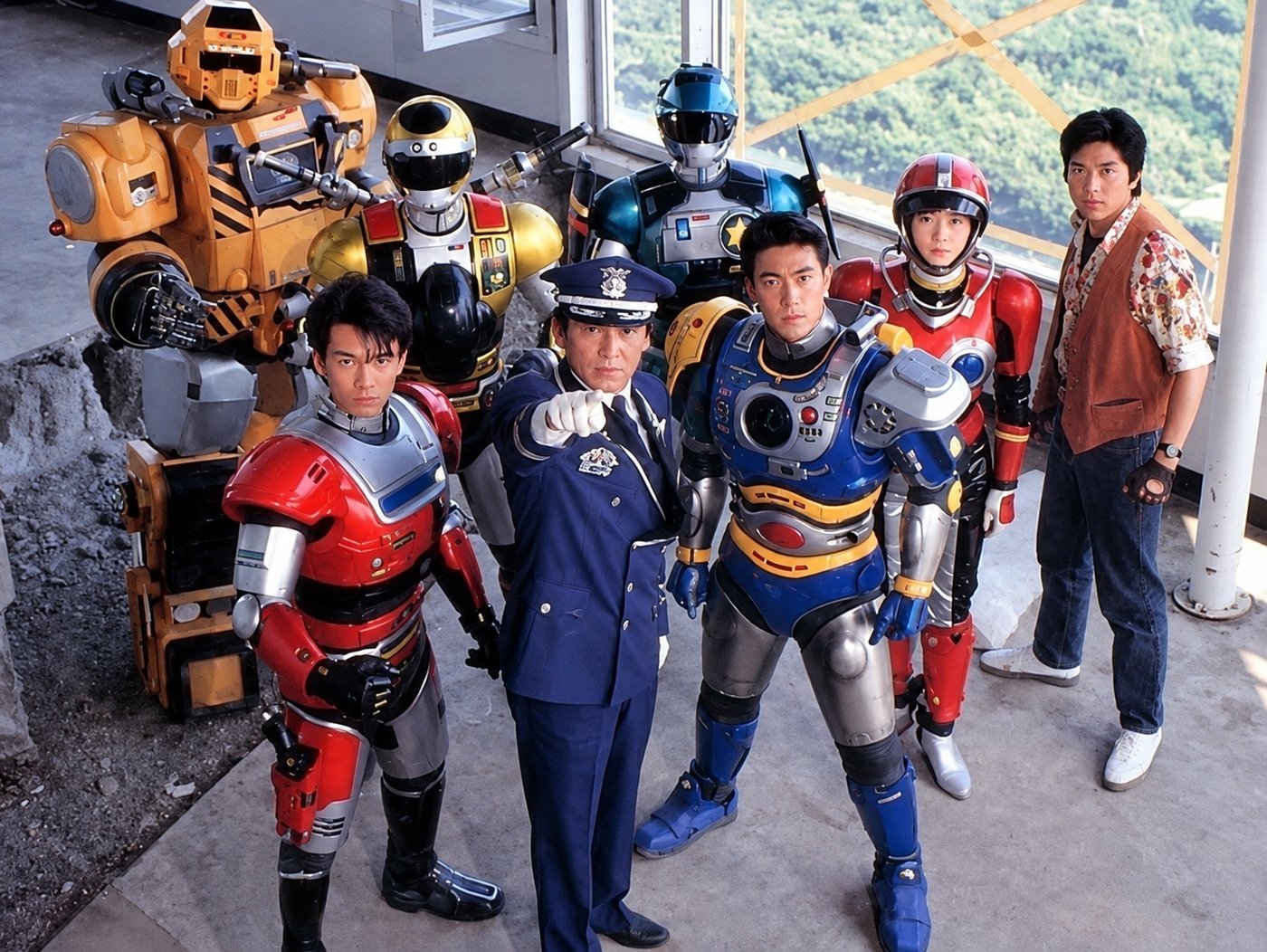 O elenco de Tokkei Winspector com Hiroshi Miyauchi ao centro, de quepe