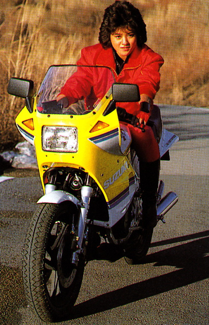 Yuki Yajima pilotando a Suzuki RG250Γ