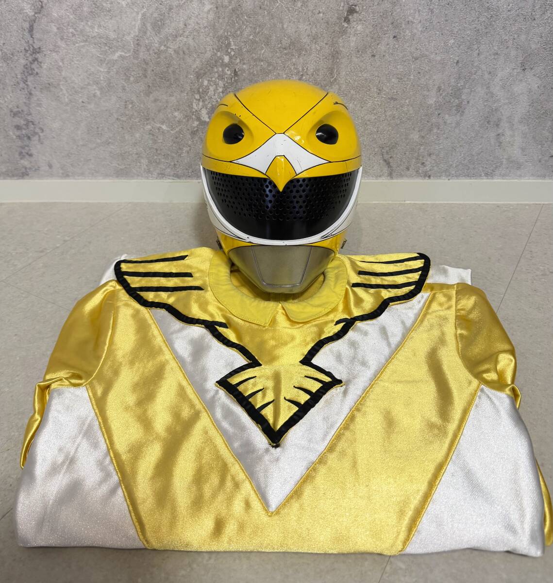 Suposta roupa original do Yellow Owl, de Jetman, é vendida por 800 mil ienes no Japão